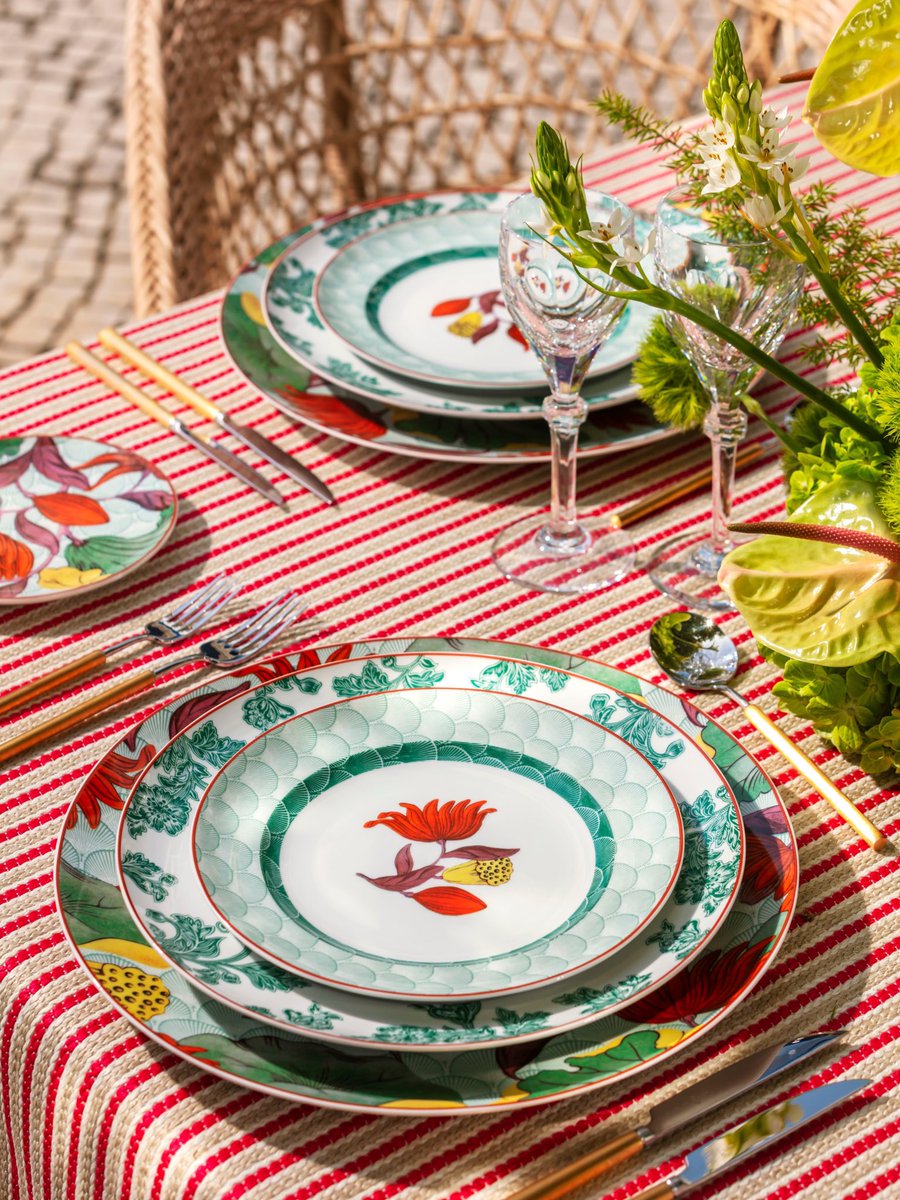 micucci_store's tweet photo. A table set for long, leisurely lunches and unforgettable dinners.
Our LIBERTY 65 Piece Dinner Set brings together rich botanical details, vibrant colour and timeless elegance.
Discover the full collection in our online store.
#Tableware #Tablescaping #Dinnerware #TableSetting https://t.co/rlEBXqJsY7