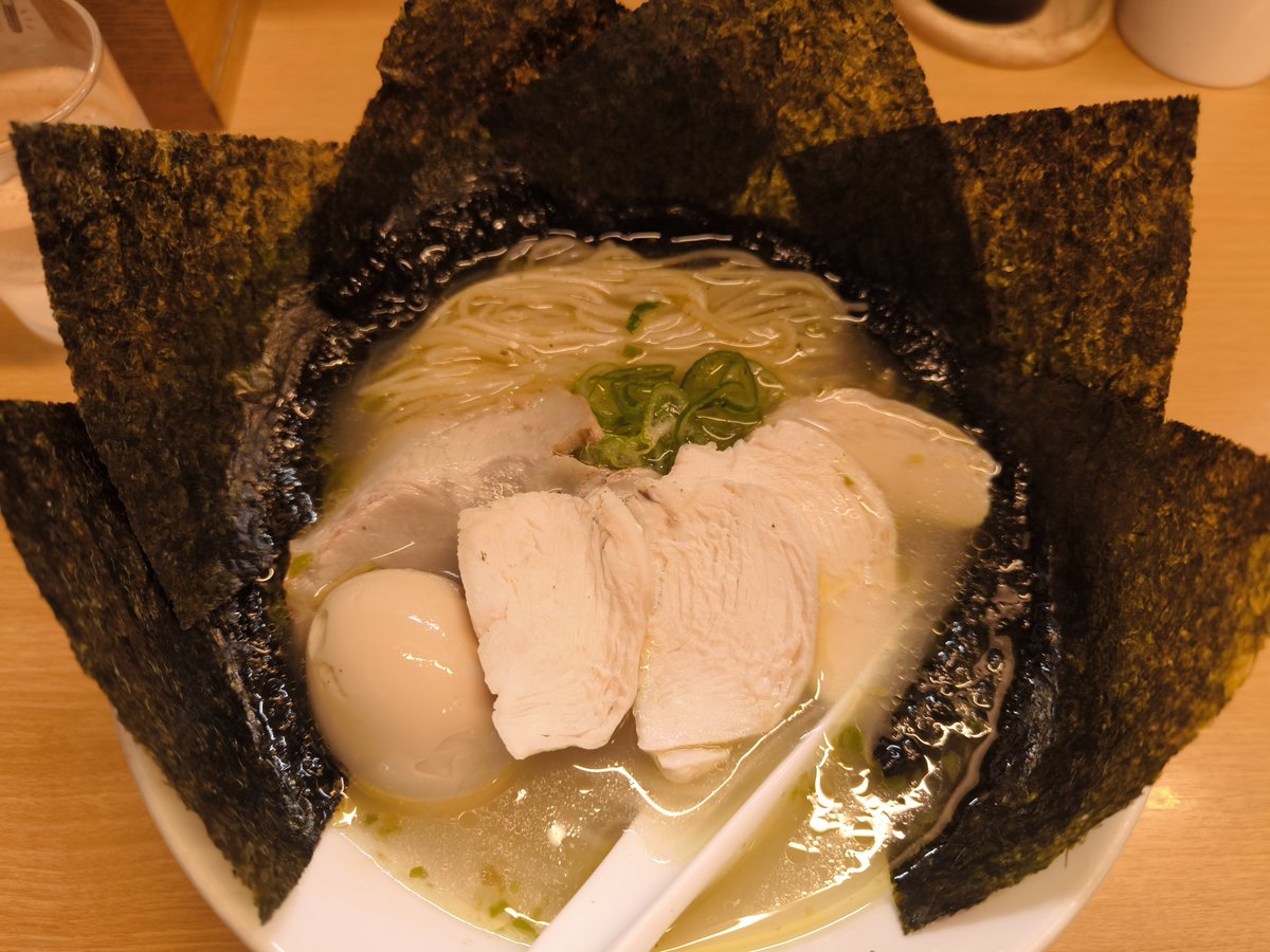 aSoulArteon's tweet photo. 一杯の後にただ眺める
#アルテオン
#ラーメン https://t.co/rzZbwGZT68