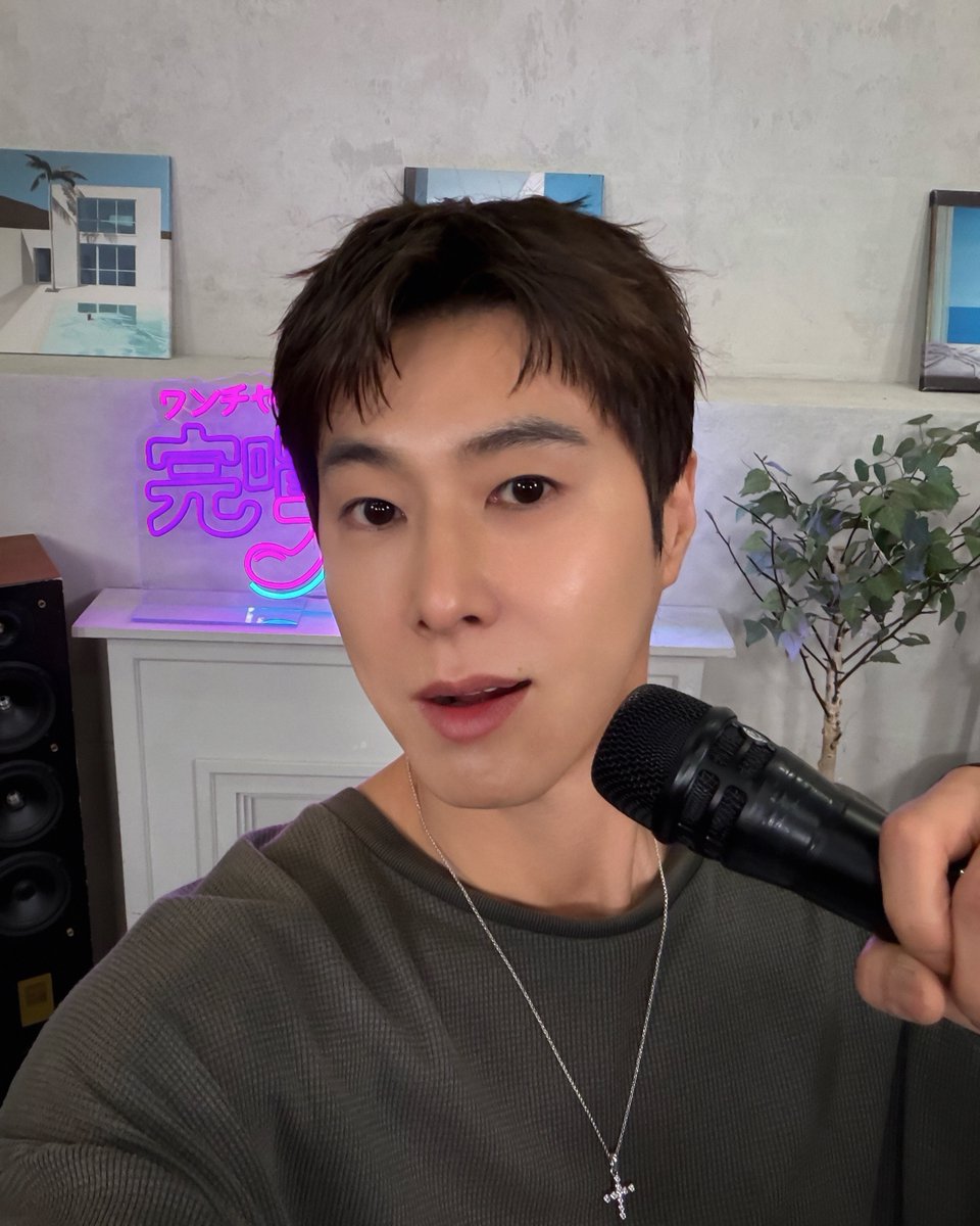 TVXQ's tweet photo. #완창대작전 🎤

#UKNOW #유노윤호
#TVXQ! #동방신기 #東方神起 https://t.co/nesxaHeU8J