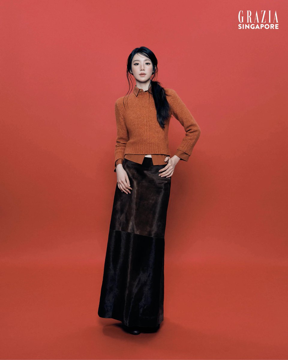 aideulverse's tweet photo. Shuhua on Kim Goeun being her inspiration:

“Since I’ve started acting, I’ve begun to notice all these little things—micro‑expressions, tone inflections in the way someone uses their voice. So I’ve been watching Kim’s works and noting down what I might be able to learn from her.” https://t.co/1Ev6QRoEXT