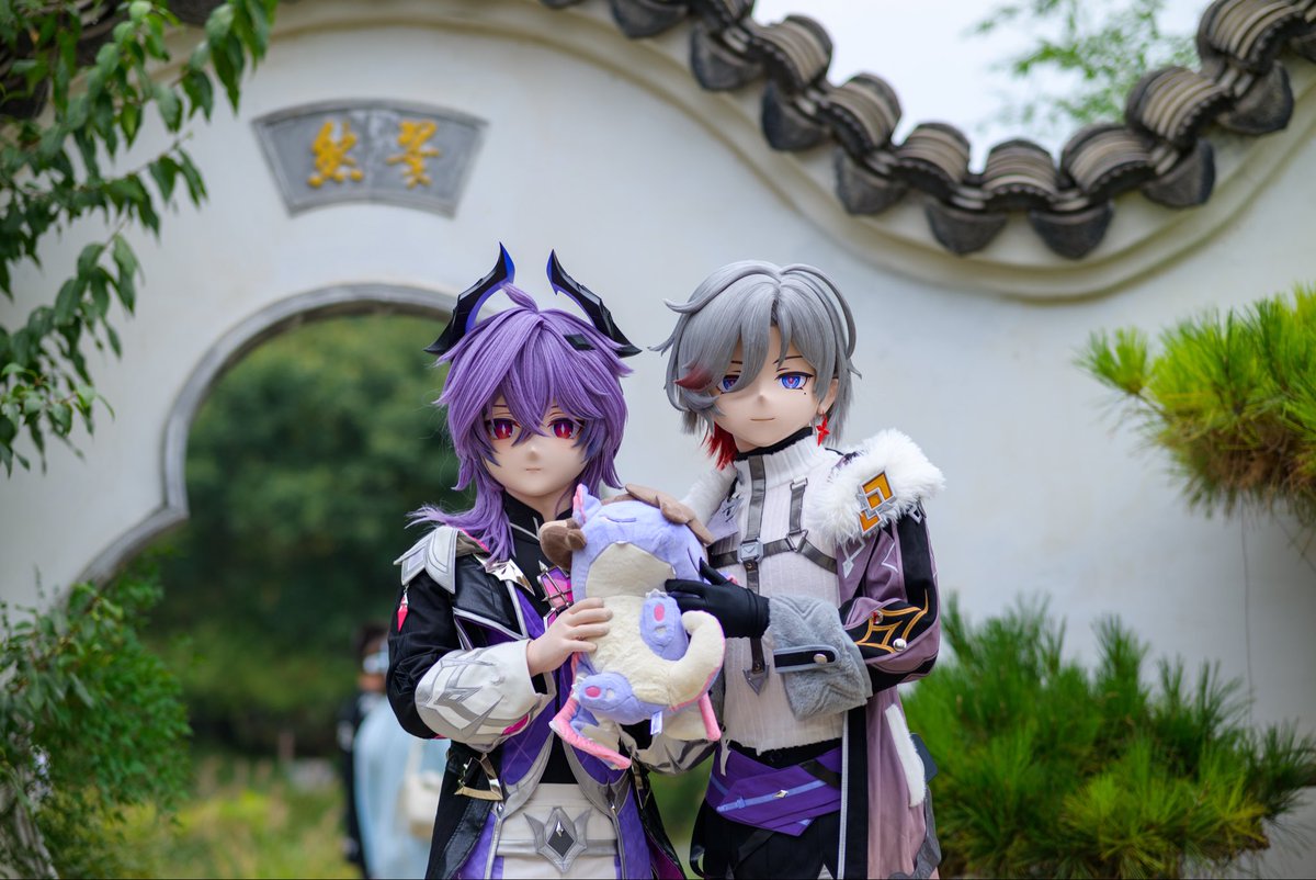 gragraphcity's tweet photo. 空月之歌小男孩出动！

杜林：me
叶洛亚：@ZhiXiaoN 

#kigurumi #Genshinimpact #Durin #Illuga https://t.co/mnHX2flhWF