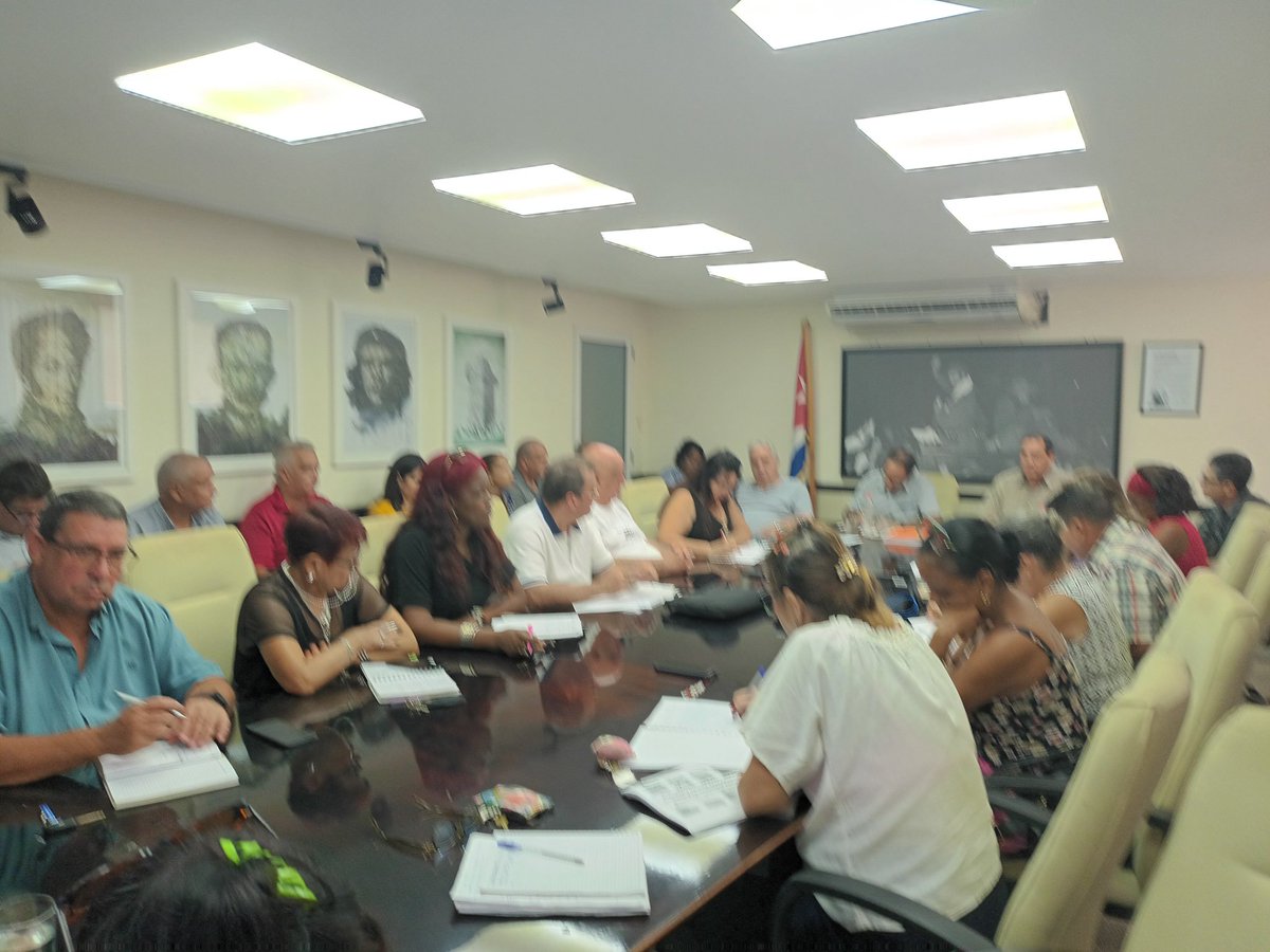 HidysB's tweet photo. Ayer se realizó Intercambio del Presidente de @CubaCubacons con directivos de las 52 Empresas integradas a la OSDE sobre acciones en la implementación de las 176 TES profundizadas en Seminario recibido en ESCEG,donde fue aprobada Hoja de Ruta presentada. #CubaconsEnTransformación https://t.co/WcVWT4Yf1h