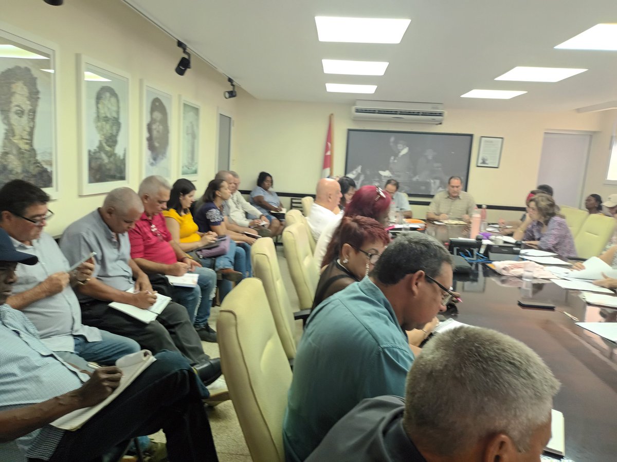 HidysB's tweet photo. Ayer se realizó Intercambio del Presidente de @CubaCubacons con directivos de las 52 Empresas integradas a la OSDE sobre acciones en la implementación de las 176 TES profundizadas en Seminario recibido en ESCEG,donde fue aprobada Hoja de Ruta presentada. #CubaconsEnTransformación https://t.co/WcVWT4Yf1h