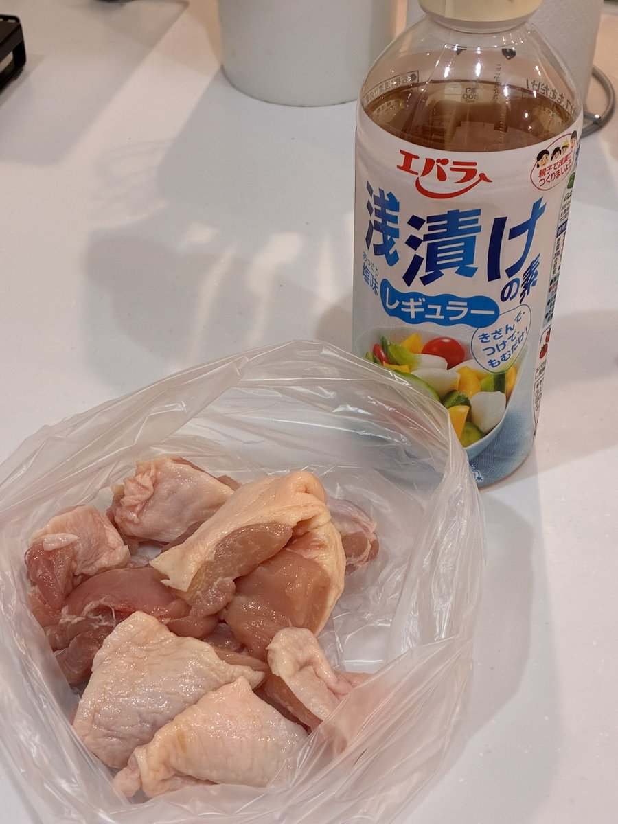 ____haru_mama's tweet photo. 今さらだけど…浅漬けの素で唐揚げを作ると美味しいって最初に言い出した人、ほんとに表彰したい👏美味しすぎて家族爆食い！！簡単に作れるとこがよき。 https://t.co/UUCn09kiJX