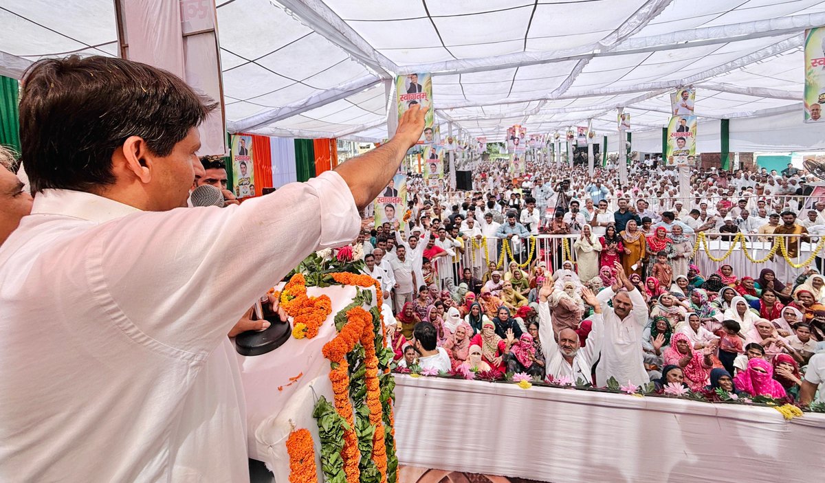 DeependerSHooda's tweet photo. आज📍मुंडलाना, बरोदा (सोनीपत) :-

ज्ञानेश कुमार, भाजपा और चुनाव आयोग की मिलीभगत से हो रही वोट चोरी के विरोध में आयोजित मुंडलाना ब्लॉक सभा के सफल आयोजन के लिए लोकप्रिय विधायक भाई @indurajnarwal जी को बधाई।

साथ सांसद @SBrahmcharii जी, पूर्व सांसद धर्मपाल मलिक जी, पूर्व विधायक जगबीर मलिक जी, पूर्व विधायक सुखबीर फरमाना जी, पूर्व विधायक पदम दहिया जी, पूर्व विधायक @GangoliMla जी, पूर्व विधायक @Balbir_MLA जी, ग्रामीण जिलाध्यक्ष संजीव दहिया जी, शहरी जिलाध्यक्ष कमल दिवान जी, मुंडलाना ब्लॉक अध्यक्ष रघुबीर सहरावत जी, कथूरा ब्लॉक अध्यक्ष राकेश शर्मा जी समेत बड़ी संख्या में स्थानीय नेता, कार्यकर्ता मौजूद रहे।

@kharge @RahulGandhi @priyankagandhi @kcvenugopalmp @SanjaySDutt @BhupinderShooda @raonarenderinc @INCIndia @INCHaryana