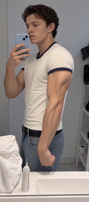 Laviniao4's tweet photo. Tell me Tom Holland didn’t just drop the most unnecessary flex you’ve seen this week. I’ll wait. https://t.co/YTVK6zTaEk