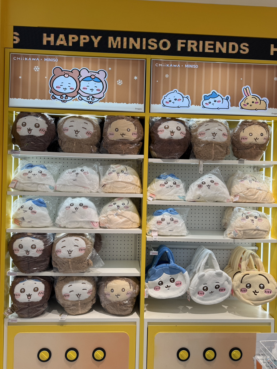 __joah's tweet photo. ちなみに江南店はスカスカではなかったけどホンデと品ぞろえはほぼ同じ！🤣🤣
韓国でちいかわグッズ買おうとしてる人は参考にしてね！！ https://t.co/hbLZK6C3sb