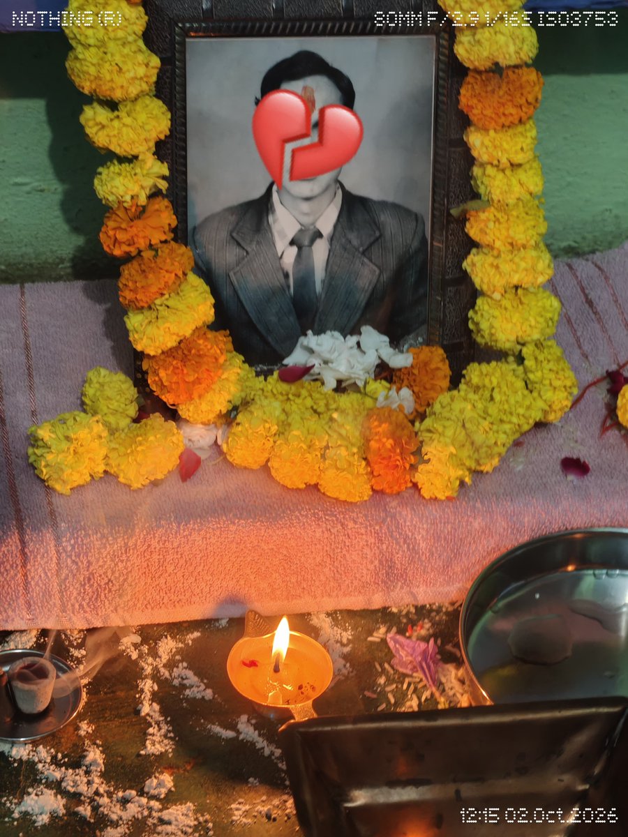 truesrkianajay's tweet photo. आज आपको हमसे दूर हुए एक और साल बीत गया, लेकिन सच कहूँ तो ऐसा कोई दिन नहीं जाता जब आपकी याद नहीं आती।
वक्त आगे बढ़ गया, जिंदगी बदल गई… बस एक चीज़ आज ��ी वहीं है — आपकी कमी।
Miss You PAPA 💔💔 https://t.co/7DX21FxkDy