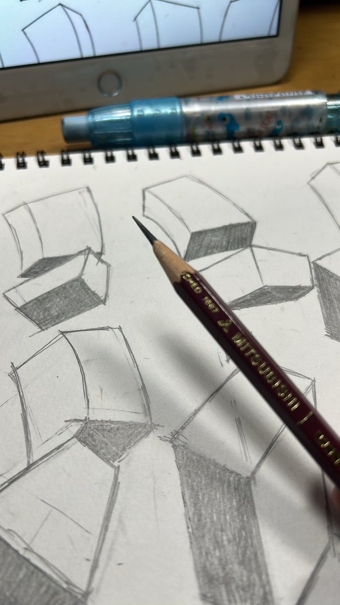 syafu_1o5n's tweet photo. 削るの上手くいった。てか、図形描くコツ教えて欲しいです。何か、立体的に見えない😭😭 https://t.co/5vkFJqLApM