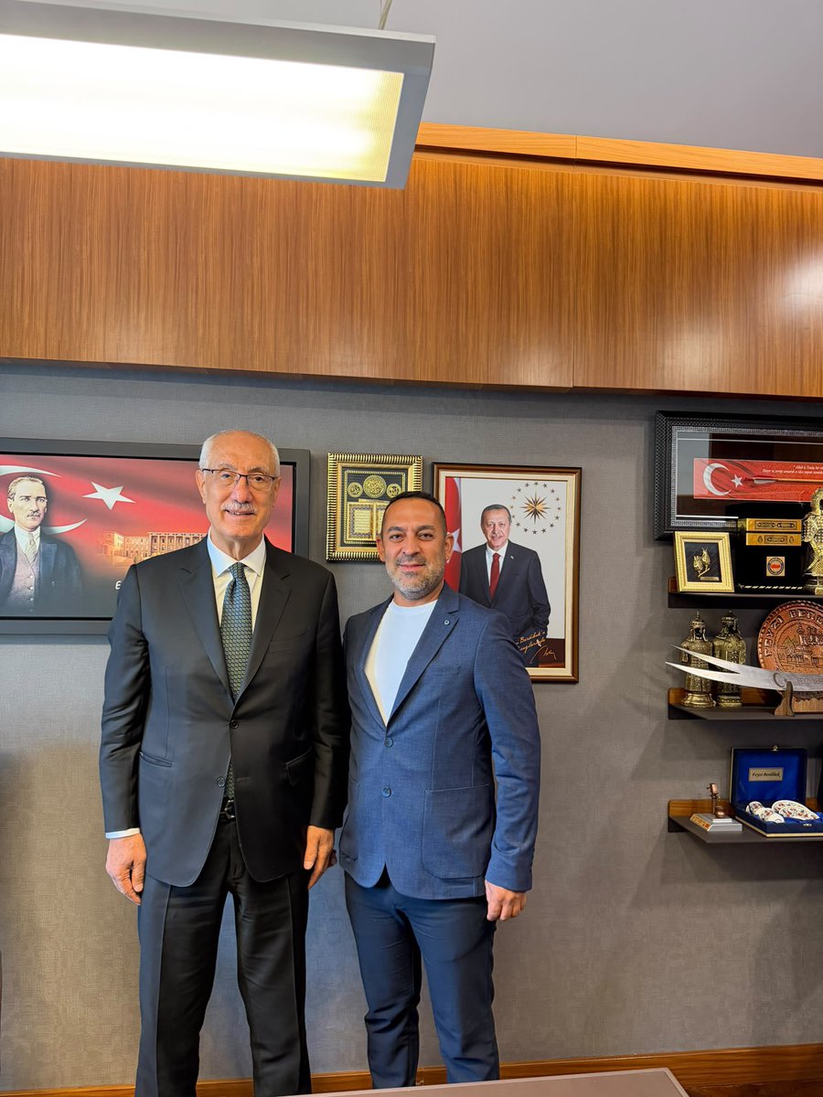 FeyziBerdibek1's tweet photo. 📍TBMM

İzmir Milletvekilimiz Sn. Mehmet Ali ÇELEBİ ve Konya Milletvekilimiz Sn. Mehmet BAYKAN ile birlikte Bingöl Amatör Spor Kulüpleri Federasyonu (ASKF) Başkanı Ali Ekber ALİMOĞLU ve beraberindeki heyeti Gazi Meclisimizde ağırladık.

Ziyarette, Genel Sekreter Vedat HAKAN, Mali Sekreter Mücahit KIZILARSLAN, Sosyal İşler Sekreteri Ruhat GÜRSUL, Genel Sekreter Yardımcısı Ali TEKİN, Tesisler Sekreteri Talat BALANDE, Denetim Kurulu Başkanı Metin AYBEK ve Yönetim Kurulu Üyesi Yunus KAYA ile Bingöl’ümüzün amatör sporuna ilişkin değerlendirmelerde bulunduk.

Amatör spor kulüplerimizin ihtiyaçlarını, gençlerimizin spora daha fazla kazandırılmasını ve Bingöl’ümüzde spor altyapısının geliştirilmesine yönelik görüş ve önerilerini dinledik.

Nazik ziyaretleri ve Bingöl’ümüzün spor hayatına sundukları katkılar için kendilerine teşekkür ediyor, çalışmalarında başarılar diliyorum.

@mehbaykan @celebimehmeta @12aliekber @RuhatGursul
