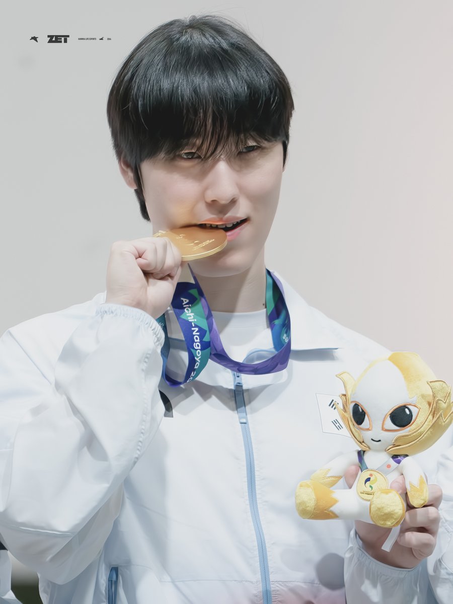 zeka_win7's tweet photo. 261002 아시안게임
#Zeka #제카 #김건우

금메달리스트 된 거 너무 축하해 https://t.co/1MaS5sMbee