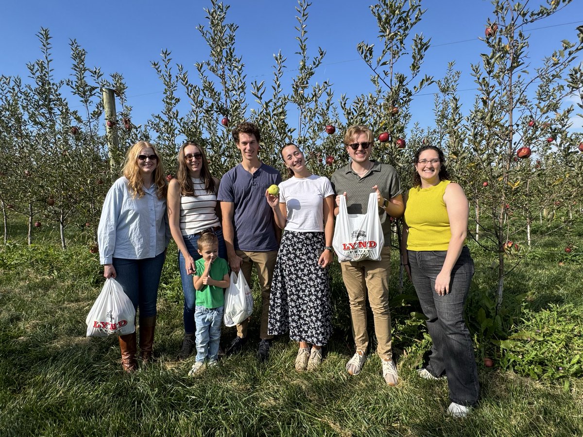 Lngwds's tweet photo. Our Columbus, OH office finally had their morning to pick some apples at @lyndfruitfarm to celebrate the fall season in a proper @Lngwds fashion!  Teamwork makes the dream work!
#ThisIsHowWeLongwoods #Travel #Tourism https://t.co/kpCaRZ0hvE