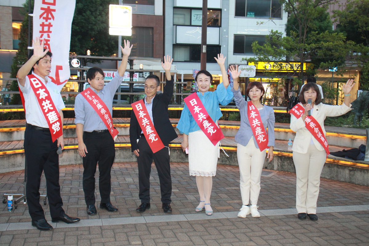kubotakenji0303's tweet photo. 【兵庫県の日本共産党】
記者会見後、元町駅にて兵庫県会議員選挙候補者揃って政策訴え。
私は財政健全化と文書問題の解決、医療政策の充実を訴えました。
#久保田けんじ
#共産党SNSレボリューション
#兵庫県 https://t.co/iCtaRIrTfP