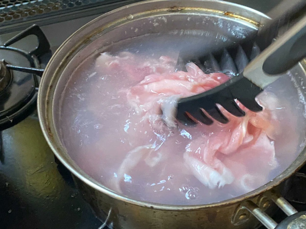 no_inngurissyu's tweet photo. 豚こま肉の弱点は焼き

でも、豚こま肉で作りたい生姜焼き！

じゃあ、１回湯がいてから作るとうまくいくのか！？！？！？

うまく行った！！！

美味しかった！！！！！ https://t.co/vbLHfM0tSn