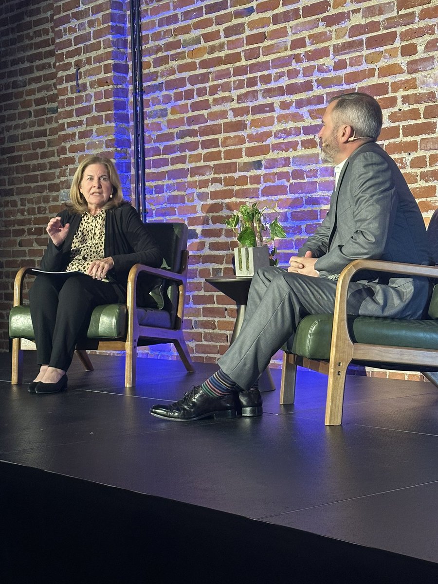 Jake_Clavetd2's tweet photo. 1 Really enjoyed the chat this morning here at
HDAX with Brad Garlinghouse and Esther George.

Brad reiterated that the vote today has no barring on XRP and Ripples business based on the legal precedent set in their court case with the SEC 3 years ago.
XRP has clarity. https://t.co/ranJzjmuJT