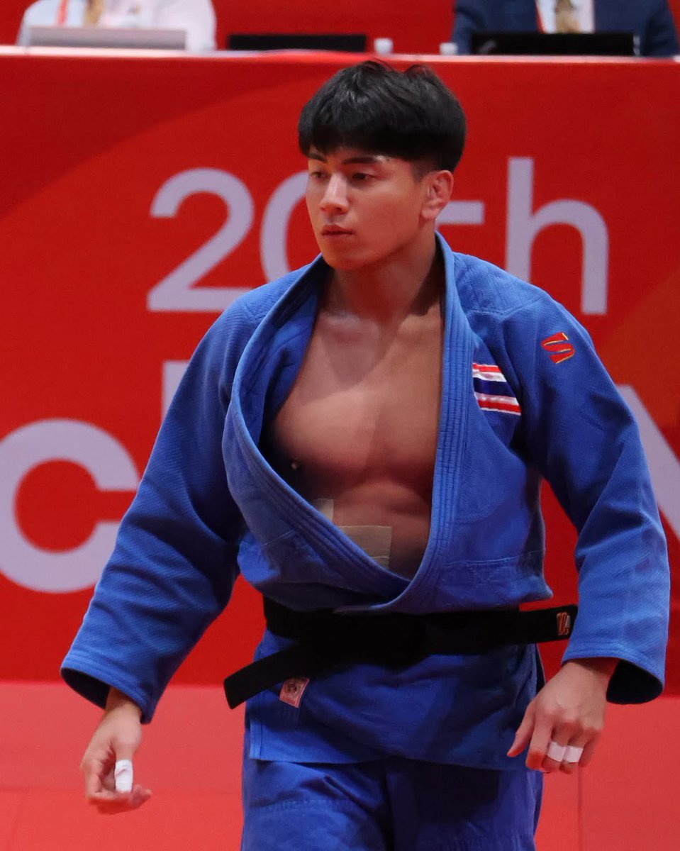 JaypeeArmando's tweet photo. HUWEI AT THE ASIAN GAMES???

Huwei really went from serving adorable smiles and butterflies on screen to serving JUDO AT THE ASIAN GAMES.

Puyang Wei represented Thailand 🇹🇭 in the men's -90 kg division at Aichi-Nagoya 2026.

Sila pa ba ni Bomi? https://t.co/AUaCZIAWKh