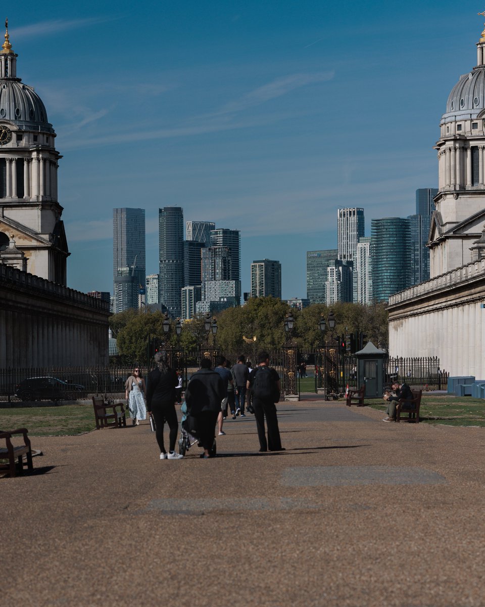 KrzysztofNiew13's tweet photo. #Greenwich park poza przepięknym urozmaiconym obszarem zieleni i kwiatów, jest też Potężnym kompleksem uniwersyteckim, muzealnym i naukowym. Dla odwiedzających są galerie, muzea Wiktoriańskie budynki, a w tle nowoczesną architektura centrum finansowego Canary WRF #londoner https://t.co/EtS9XwLf4Q