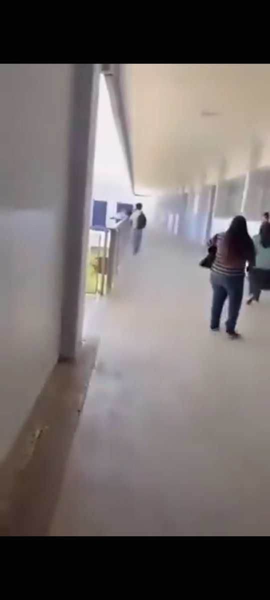 JohnSmithg01's tweet photo. Who was Xavier Nungarary? Franklin High School student dies after fall; horrifying video surfaces
Full video link:
https://t.co/sVRQj5KDlC https://t.co/Mpvy2zSdjP