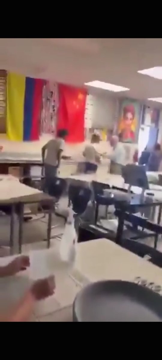 JohnSmithg01's tweet photo. Who was Xavier Nungarary? Franklin High School student dies after fall; horrifying video surfaces
Full video link:
https://t.co/sVRQj5KDlC https://t.co/Mpvy2zSdjP