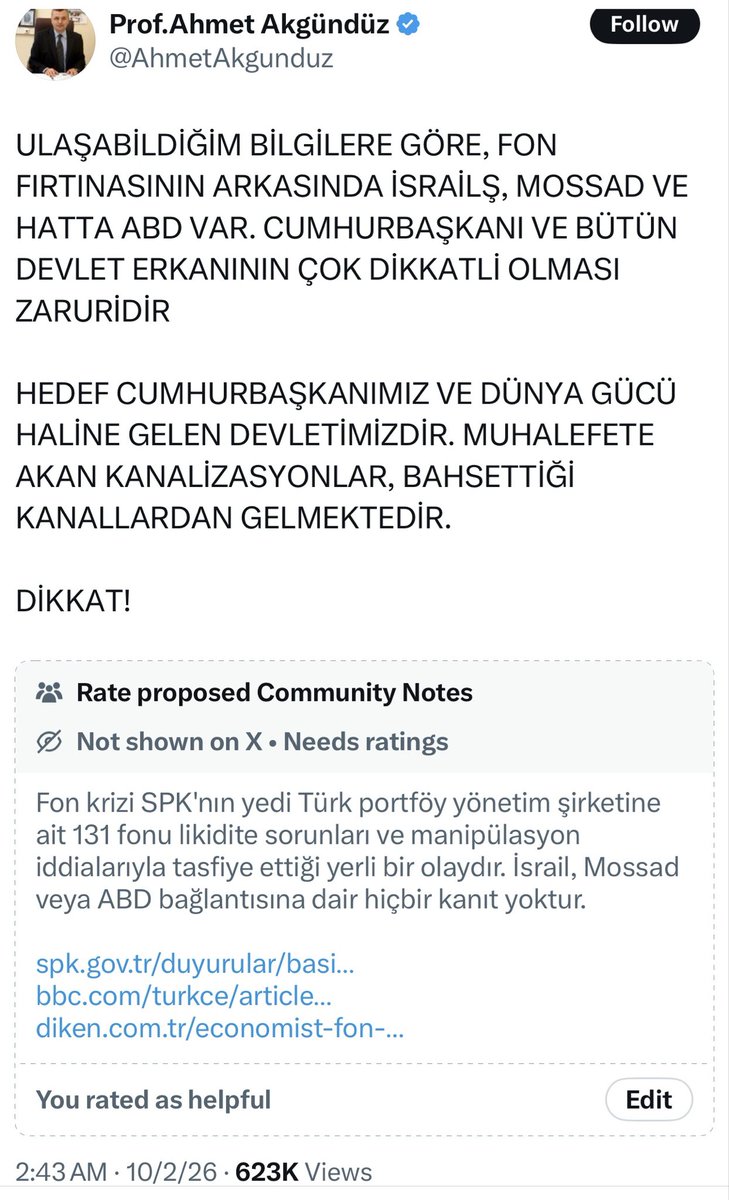 edipyuksel's tweet photo. Ahmakları yönlendirmek için yalan söyleyen bu adam muhtemelen hırsızlardan bahşiş alıyor. 

Büyük harflerle yalakalık yapıyor. 

Bu adam bırakın profesör olmayı, ciddi bir üniversitede öğrenci bile olamaz. https://t.co/BRolEXnrnm