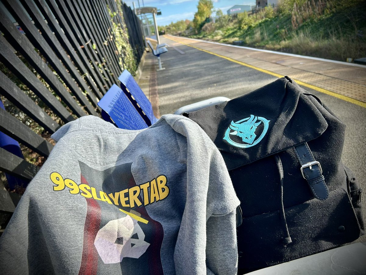 99SlayerTab's tweet photo. #RuneFest bound! 😃 Excitement levels rising and looking forward to meeting up with my good friend @Borrow_Iron to experience another great @RuneFest weekend 💙

If you see us in our hoodies please come say Hi 👋 and sing my RuneFest book ✍️ 

#OSRS #RuneScape #Community 💙 https://t.co/7cxL5iqreI