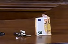 EconoCabreado's tweet photo. Como ha dicho @gabrielrufian, la cosa va de elegir entre estas dos cosas: https://t.co/pw3RmfzhO8