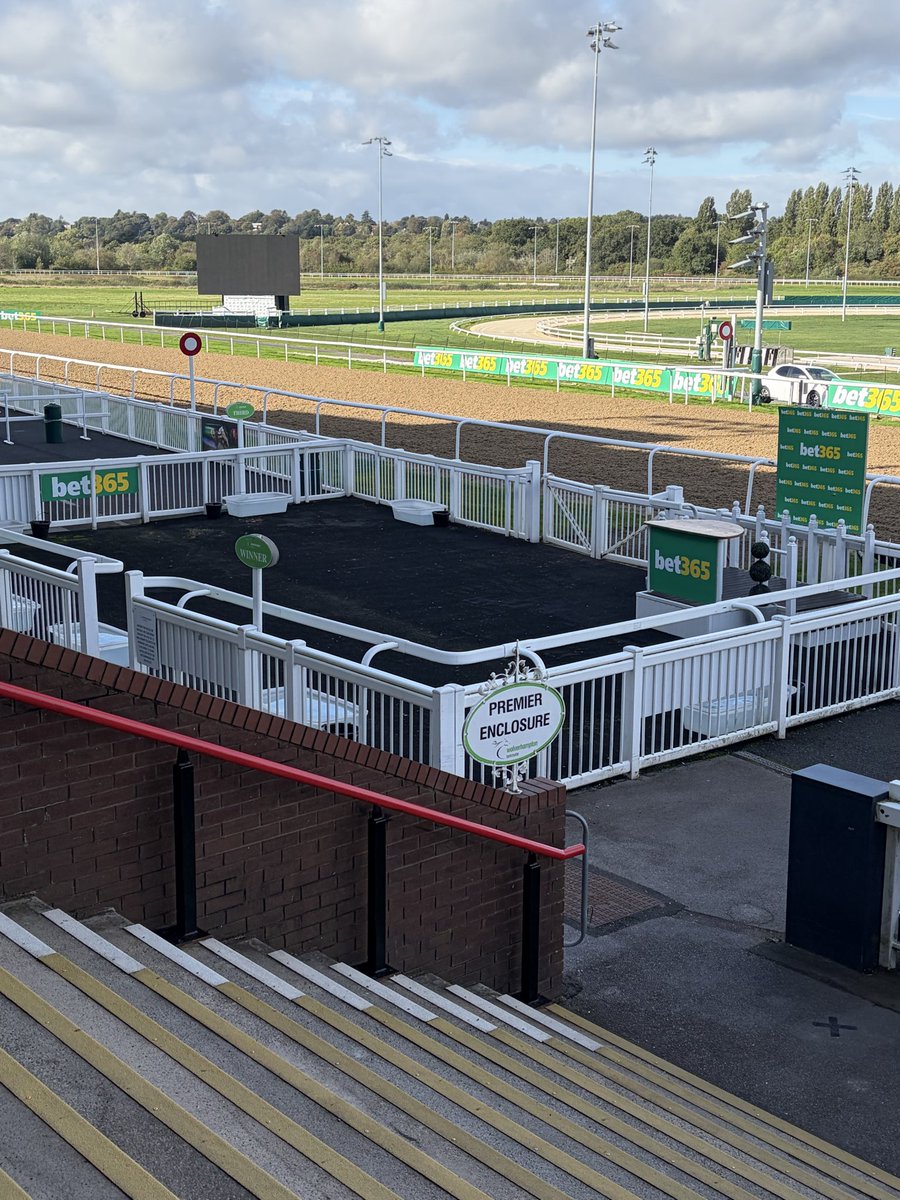 WolvesRaces's tweet photo. Thank you to bet365 for sponsoring today’s racing 🐎
Gates open at 12.00 with the 1st race due off at 13.31 for our 9 race card🐎 https://t.co/oBr1ug5ewR