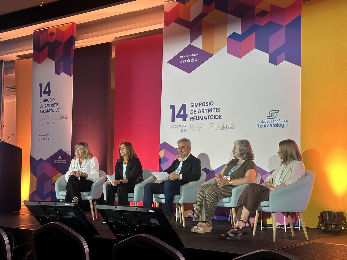 SMurcianaReuma's tweet photo. Nuestro compañero el Dr @M_Castano_S modera la mesa de clínica en este #simposioAR26 @SEReumatologia @AreaUnoArrixaca @Murciasalud https://t.co/2UgIKqmOth
