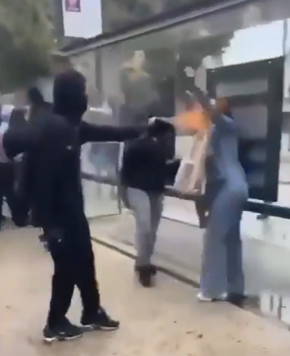 MelGibsonxvyv's tweet photo. Foreigners are using makeshift flamethrowers into the faces of French women.

The problem is not the "far right".

If the "far right" was in charge, you would never experience atrocities like this. https://t.co/lvHxEeVZpE