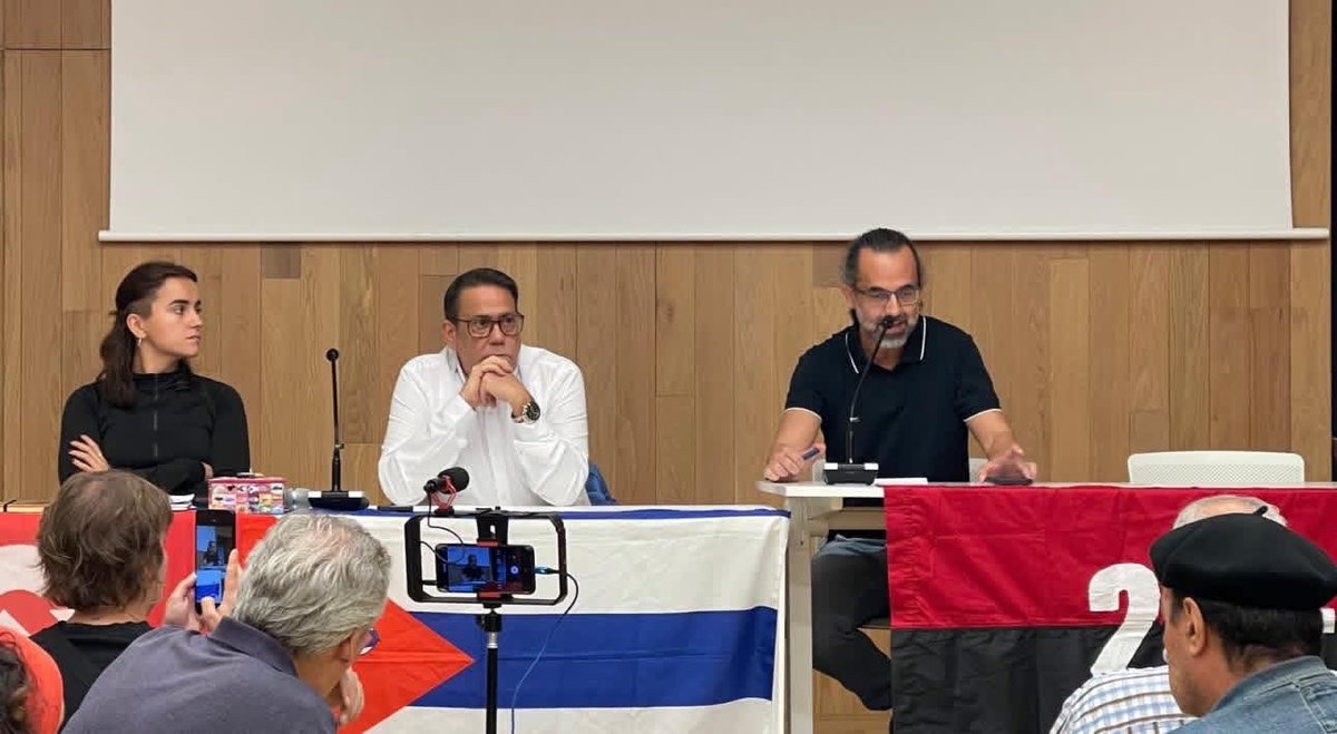 castromedinaale's tweet photo. En Barcelona, convocados por el Partido Comunista de Cataluña, junto a la Juventud Comunista y amigos de la Solidaridad “DEFENSEM-CUBA”, compartimos reflexiones sobre transformaciones económicas y sociales, y el genocida impacto del bloqueo EEUU contra #Cuba https://t.co/2gUzqcR9nh
