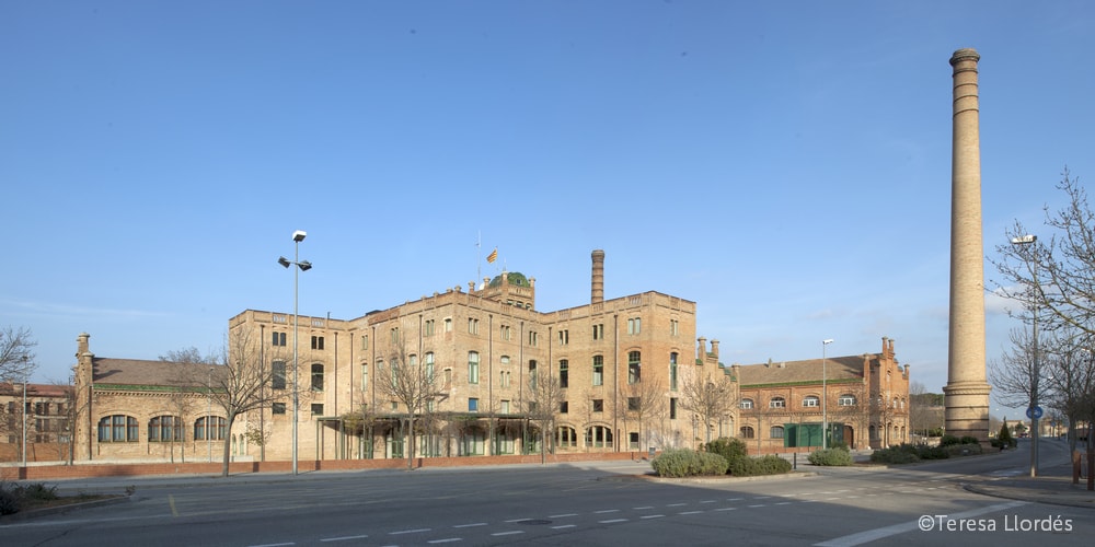MNACTEC's tweet photo. 🤔​ Vols descobrir les intervencions més significatives de recuperació del patrimoni industrial de Catalunya? 

🏭 El projecte 'Espais recobrats' permet veure com se li ha donat una nova vida als edificis del nostre passat industrial. 

👉 https://t.co/ZrRgQsHoKt https://t.co/ImWYRIqjBm