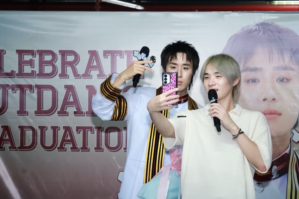 ddanshii03's tweet photo. พี่บัณฑิต     แฟนพี่บัณฑิต

🙂‍↕️🙂‍↕️🙂‍↕️

CELEBRATING NUTDAN
#GraduateNutdan
#nnutdan #hongshihoshi https://t.co/uUNAmax0RP