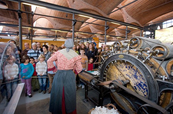 MNACTEC's tweet photo. 🎉 Avui i demà, al MNACTEC gaudim de les Jornades Europees de Patrimoni! 🎉 Una ocasió per descobrir el patrimoni i endinsar-se en una antiga fàbrica tèxtil de 1909. 

Ens acompanyes? 🙌

🔗 https://t.co/QjVdhfUYGw https://t.co/u84KPJH8eg