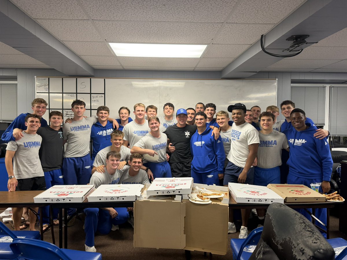 CoachKikel's tweet photo. Playmaker pizza celebrating Coach Ferris! #OURAcademy https://t.co/djDXwXoG0T