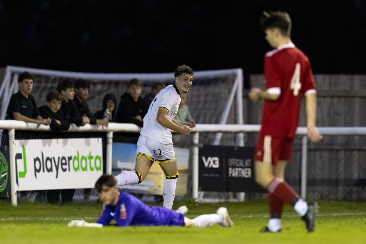 TUFC1899's tweet photo. 🙌  𝗢𝘂𝗿 𝗬𝗼𝘂𝗻𝗴 𝗚𝘂𝗹𝗹𝘀 𝗴𝗼 𝗺𝗮𝗿𝗰𝗵𝗶𝗻𝗴 𝗼𝗻!

Well played, lads!

📸  𝘾𝙧𝙖𝙞𝙜 𝙎𝙩𝙚𝙫𝙚𝙣𝙨

#tufc #FAYouthCup https://t.co/3E8muSLl9v