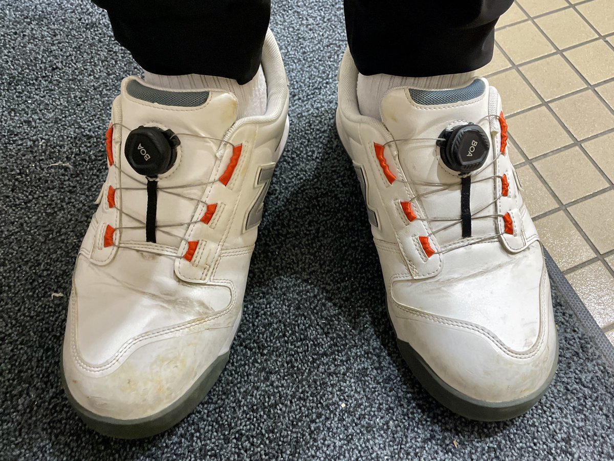 tasuku39plus's tweet photo. 仕事で履いてる安全靴👟

洗ってないからくっさい😱

傷んできたし、そろそろ買い替えかな〜 https://t.co/SMwa8aDFAZ