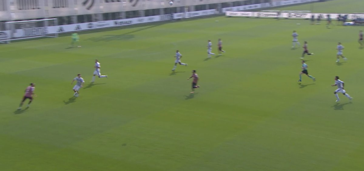 tuttosport's tweet photo. LIVE #JuveCremonese, segui l'amichevole in tempo reale 🔗 https://t.co/WWPx74AOvQ https://t.co/V9YGMkC2ak