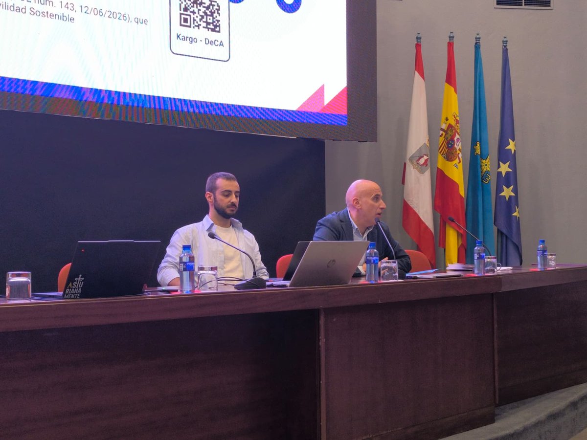 ASETRApress's tweet photo. 🚛Continuamos con “Soluciones tecnológicas para la gestión y emisión del #DeCA I: Digitalización documental y aplicativos para el conductor”.
👤Pablo Blanco Pacho, fundador y CEO de Kargo.
#ASETRA #CETMAsturias #CETM #Digitalización #TransportePorCarretera #Transporte #Asturias https://t.co/V1taBaHBoM