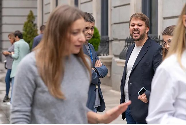 diego_gon's tweet photo. Pero quién cojones se han creído que son estos mierdasecas sin media hostia para ir insultando a las diputadas de la oposición por no aprobarles sus mongoladas redactadas por niños analfabetos con retraso mental https://t.co/mbEhzy3L0R