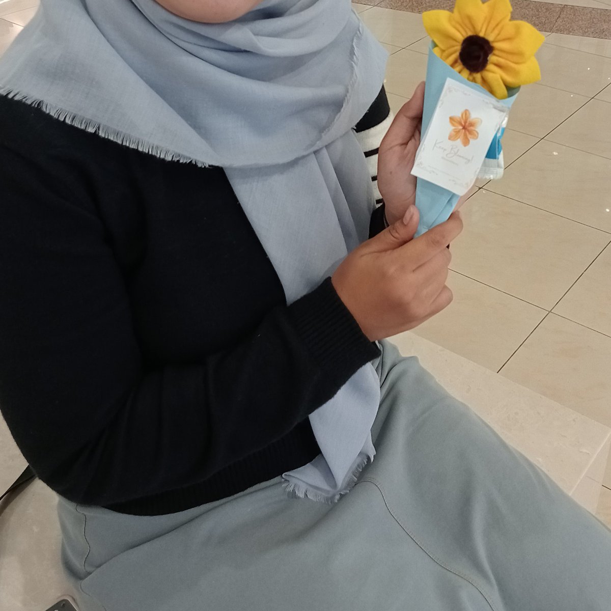 bumblezeyy's tweet photo. Halooo gess bunganya dah abis nyakk!! Makasih banyak temen-temen yang udah ikut ngeramein #BloomWithKrow โผ๏ธ
Maaciw krowco yang dah mampirrr, agendakan oshikatsuan bareng ๐ https://t.co/ZICA57GmT2