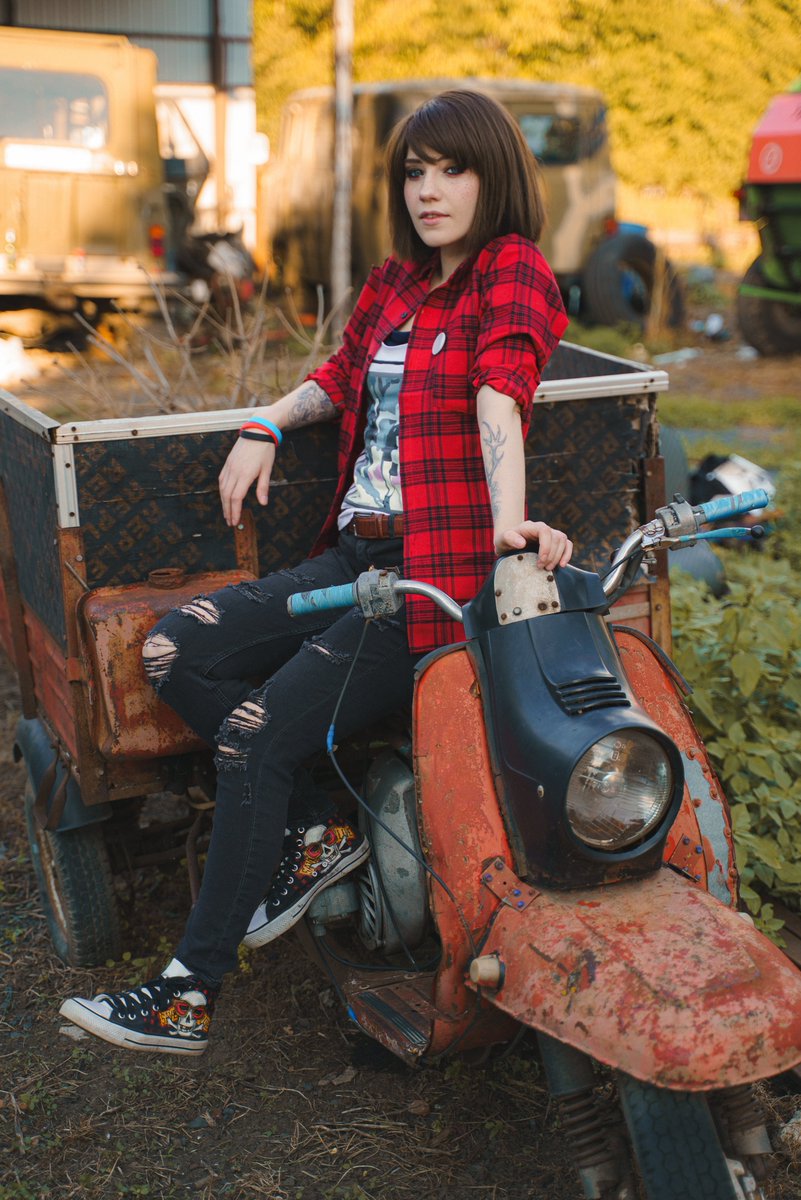 valeriefreshor1's tweet photo. Hey, jump in i'll give you a ride🦋✨️
.
Max Caulfield by me✨️
Ph @jimmy.favour🦋
.
#lifeisstrangecosplay #lifeisstrange #maxcaulfield #maxcaulfieldcosplay #liscosplay https://t.co/WjScArLElm