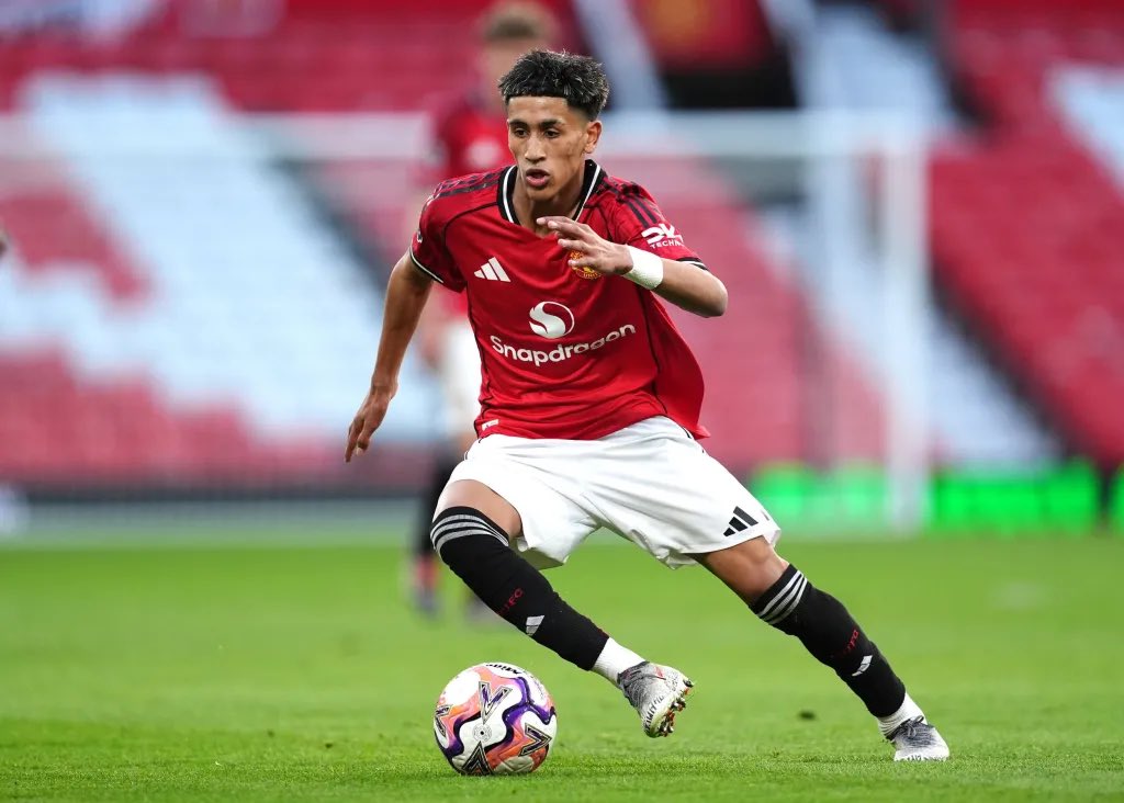 utdreport's tweet photo. #mufc are considering legal action if JJ Gabriel leaves the club.

Sources say United have weighed up taking regulatory and perhaps even legal action against anyone who may broker the England Under-17s’ departure [@samuelluckhurst] https://t.co/xHJNxpCt7T