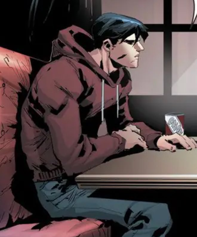 livingdeadjt's tweet photo. spreading my “jason todd has scoliosis” agenda cause look that hunch bro https://t.co/DfFZn5T1L9
