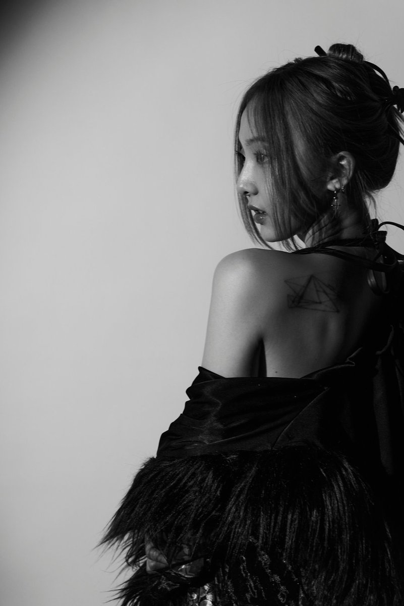 sissy_girl99's tweet photo. ภาพนี้คือละลาย🫠
Art on the back, fire in the eyes 🖤
#QalaNôir #nenevader https://t.co/vDFio5195b