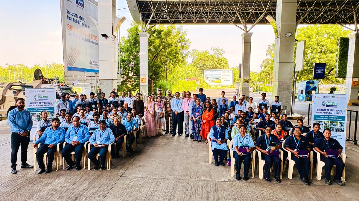 aphonagpur's tweet photo. As part of SwachhataHiSeva2026, APHO Nagpur organised Safai Mitra Suraksha Evam Samman Shivir at DBAI Airport, recognising the valuable contribution of Safai Mitras. 🇮🇳 
#SwachhataHiSeva #SHS2026 
#SafaiMitra #SwachhBharat #SwachhNagpur #APHONagpur https://t.co/dCWGDimdHk