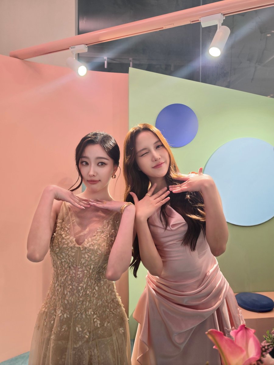 aheyekrn's tweet photo. I ♡ VCA 
#Aheye4EVE 
#VCAPerleeTH #VCAPerlee 
#VanCleefArpels https://t.co/fsmP6xUc0P