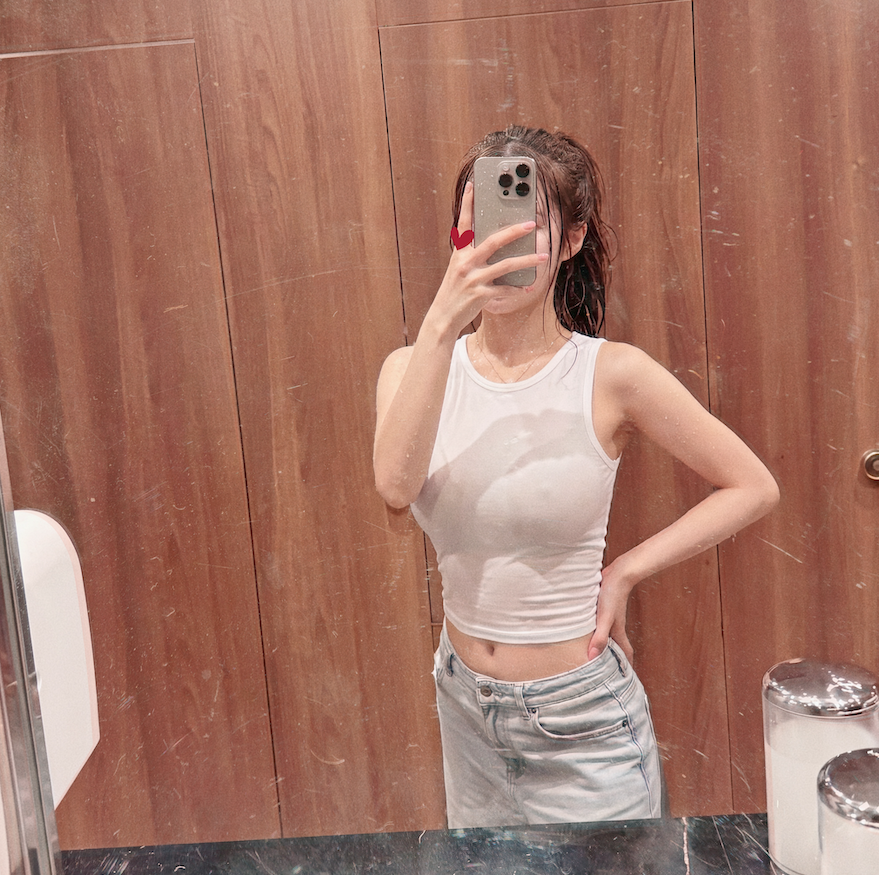 Zirclexoxo's tweet photo. 點解可以突然之間咁大雨架?🥺
無帶遮嘅我表示非常無語……
好啦今次唔放❤️❤️啦。
知你地想問咩,有著野啊入面,但入到室內冷氣太凍姐,我有帶外套咋好彩。
#港女 #表演型I人 #HKOL #ootd #露出癖 #其實人性就是這樣的我知道自己在拍什麼我也知道你在看什麼 https://t.co/RCftQdWmfH