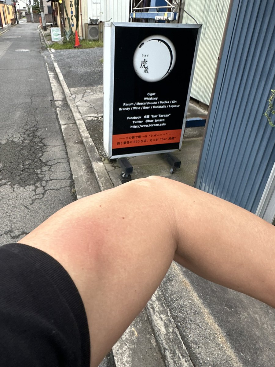 bar_torazo's tweet photo. 夏のオワりから毎日が雨だった関東も昨日が年内ラスト真夏日なのか☀️なんだか今日の空は秋を感じ🍂また刺されたトラ🤘もはや進退と身体をかけた７ヶ月ぶり平日再開👊近隣バーオーナーからも心配いただきどうなることやら…サイドカーとドライマティーニでキックオフ🍸まるで、バーのようだた😽来てね❤️ https://t.co/lKCNbgANQh