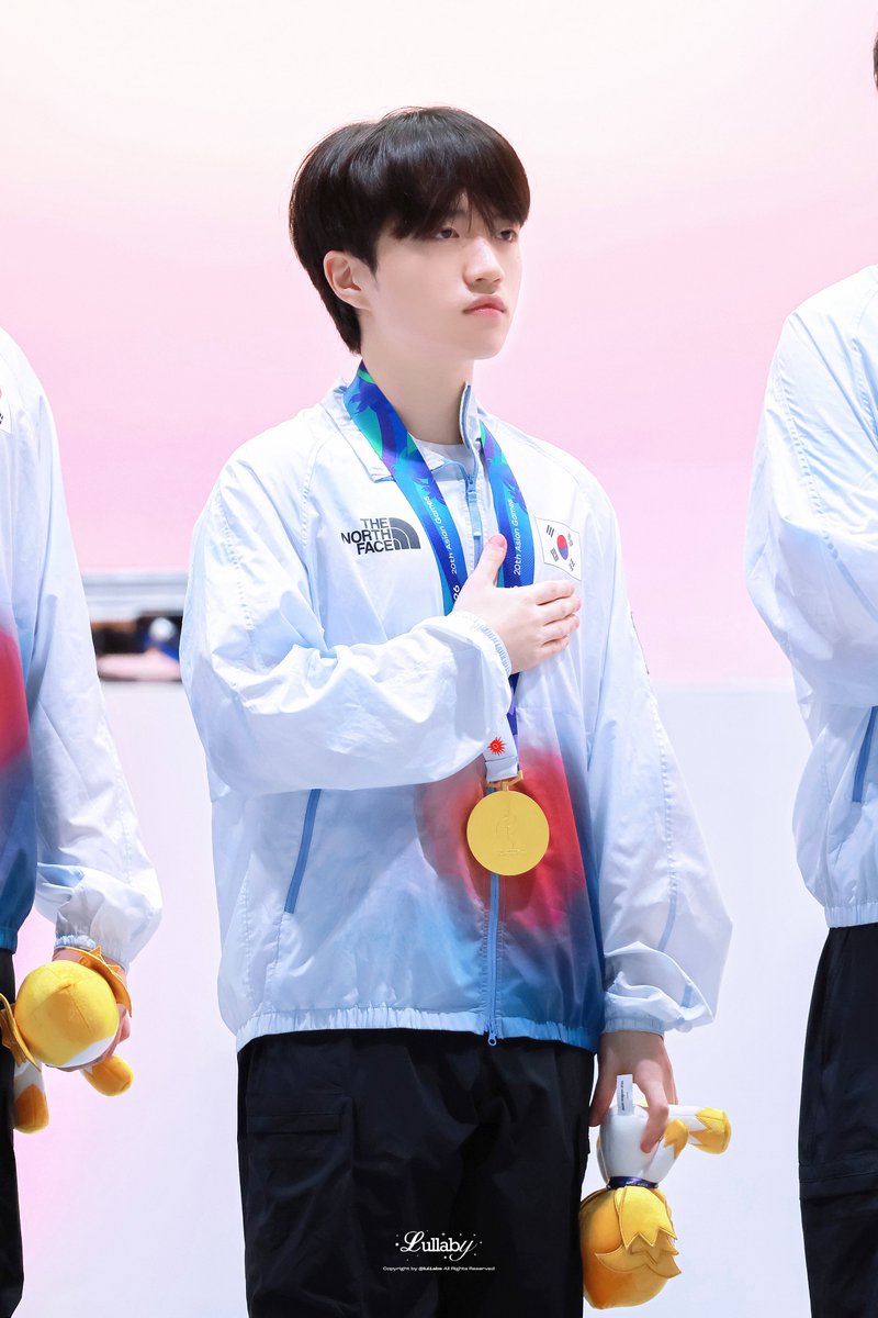 lul1abe's tweet photo. 261002
대한민국 대표팀 금메달리스트 류민석🥇
#Keria #케리아 @T1Keria https://t.co/mElCAIvLB6