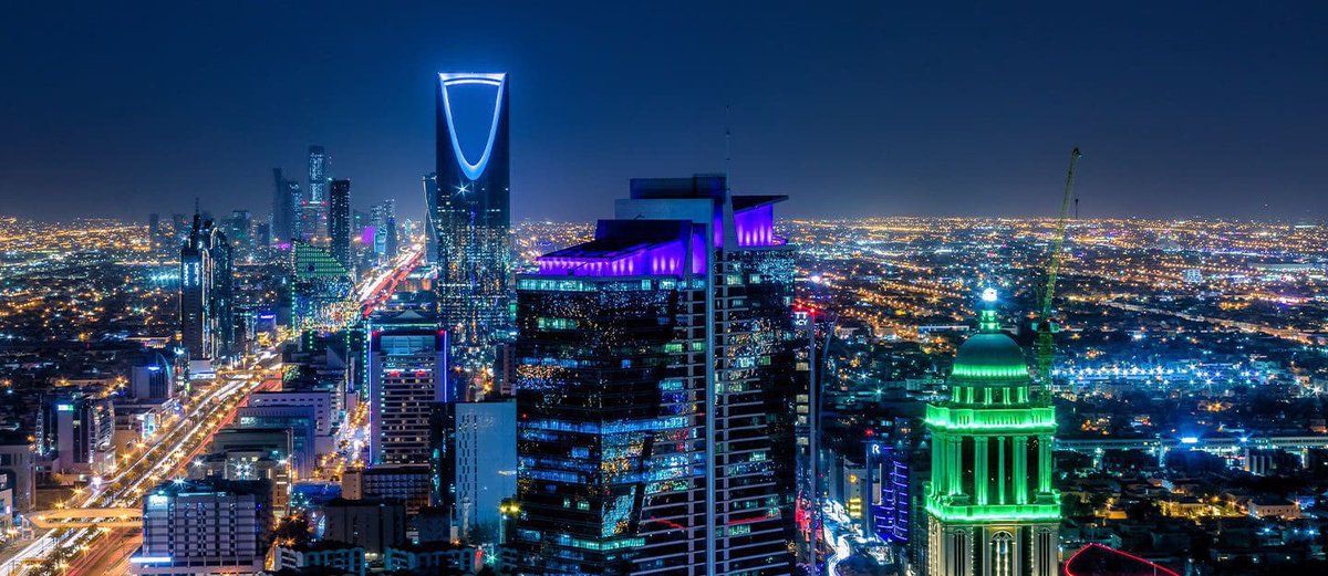 Rakan_fm9's tweet photo. 🔴 سوق العقار في الرياض يتغير..🔥

مع زيادة المعروض العقاري وتراجع الطلب .. على الشقق

بدأ بعض الملاك والمطورين يقدمون عروض جديدة لجذب المشترين:

• تسهيلات في السداد
• حلول تمويلية
• تخفيض أسعار بعض العقارات

والأرقام توضح حجم التغيير:👇🔥

📉 مبيعات العقارات السكنية في الرياض انخفضت 64% خلال الربع الأول من 2026 مقارنة بالعام الماضي، وقيمة المبيعات تراجعت 72%.

كما انخفضت أسعار الفلل 9.7% في الربع الثاني.

باختصار: السوق بدأ يتحول لصالح المشتري.

المشتري اليوم عنده خيارات أكثر..